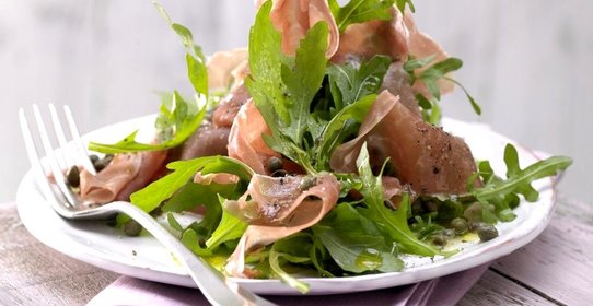 Салат с пармской ветчиной