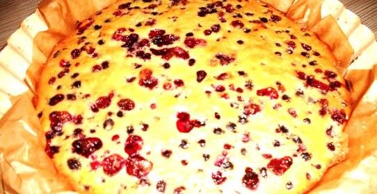 Ягодный пирог на молоке