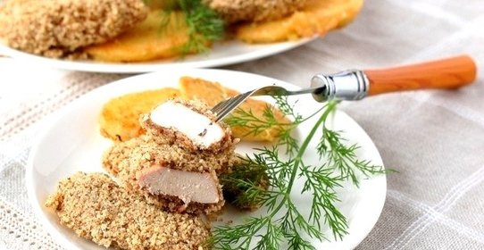 Куриная грудка в орехово-хлебной панировке
