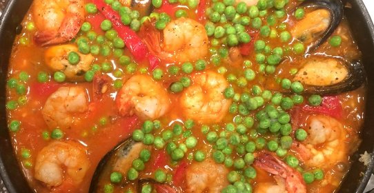 Паэлья с уткой и морским гадами