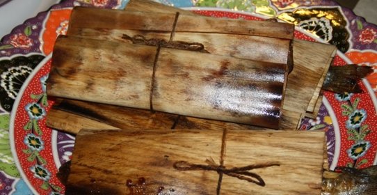 Цельная рыба в гриль-бумаге на мангале