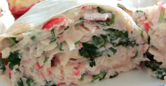 Рулет из лаваша с крабовыми палочками и укропом