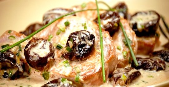 Свинина с черносливом в мультиварке