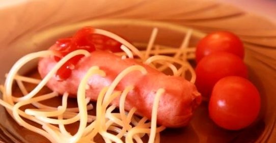Макароны в сосисках