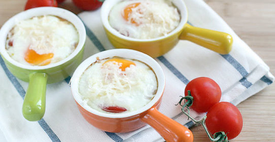 Порционная яичница с помидорами в духовке