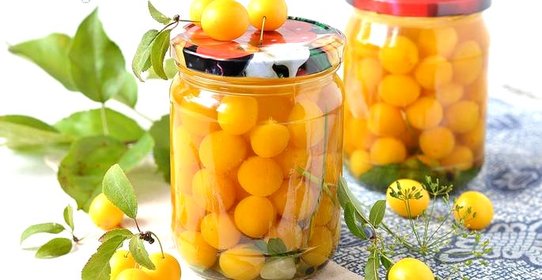 Маринованная жёлтая алыча