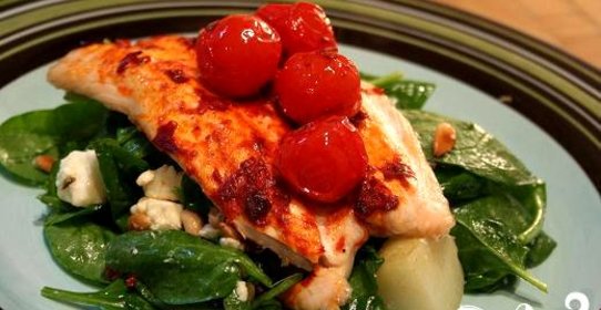 Жареный лосось с винегретом