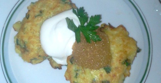 Оладьи картофельные с щучьей икрой