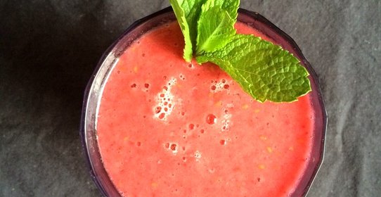 Малиново-ананасовый смузи