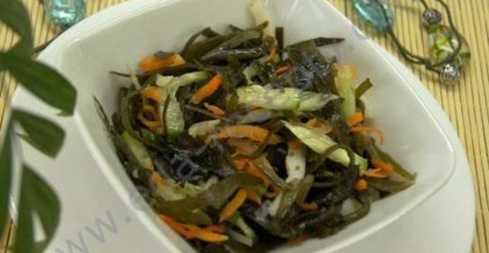 Салат кальмары с морской капустой