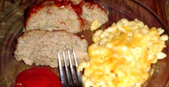 Мясной рулет и макароны с сыром