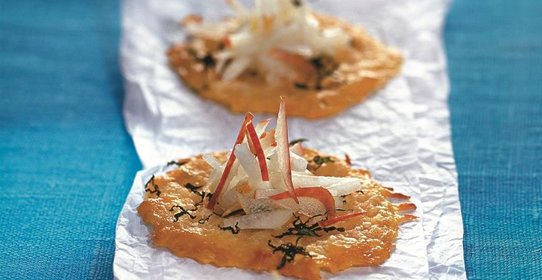 Вафли из пармезана с грушами