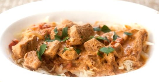 Гуляш из курицы со сметаной