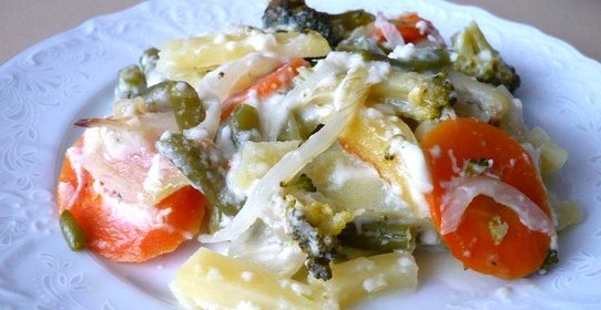 Овощи запеченные под белым соусом