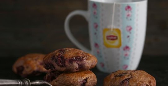 Полезные английские булочки сконы с вишней