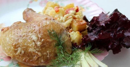 Курица с сельдереем, запеченная в духовке