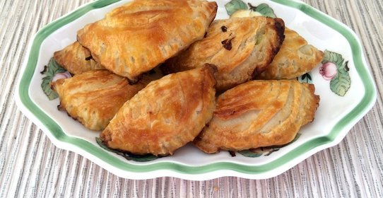 Слоеные пирожки с цукини