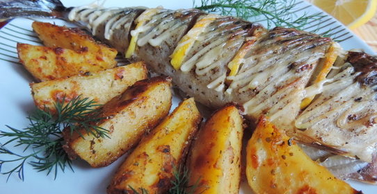 Скумбрия, запеченная с картофелем