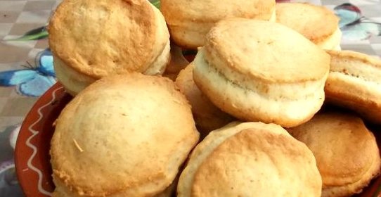 Сметанные лепешки в духовке