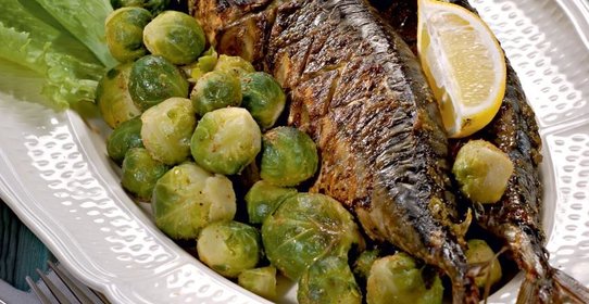 Скумбрия с брюссельской капустой