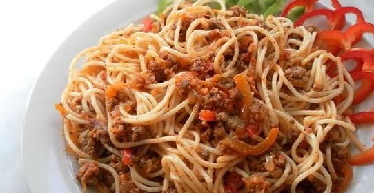 Паста с фаршем и помидорами