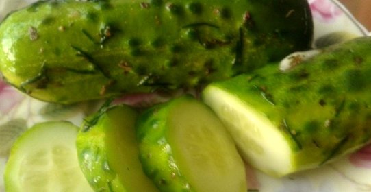 Малосольные огурцы в пакете