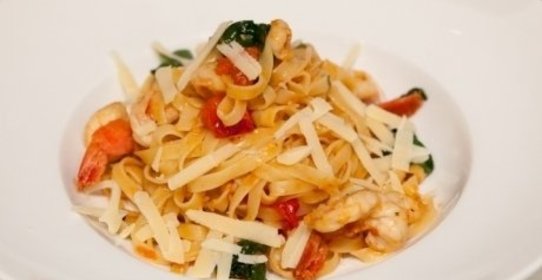 Тальятелле Barilla со шпинатом и тигровыми креветками