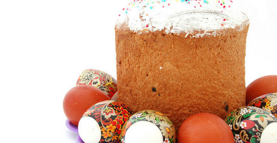 Кулич с изюмом и лимонной глазурью