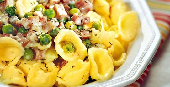 Кончили (ракушки) с зеленым горошком