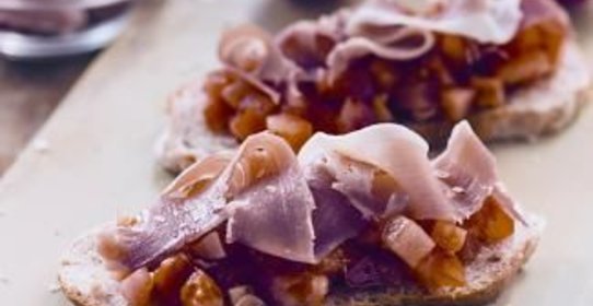 Испанский томатный хлеб с хамоном