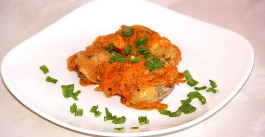 Минтай тушеный с овощами