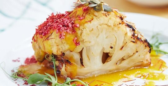 Печеная цветная капуста с яблочным карри