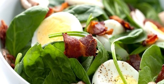 Свежий салат со шпинатом