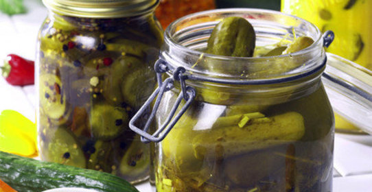 Маринованные огурцы и помидоры