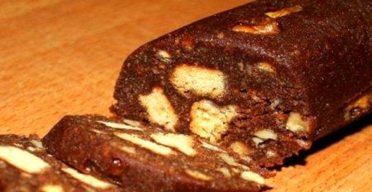 Шоколадная колбаска из печенья