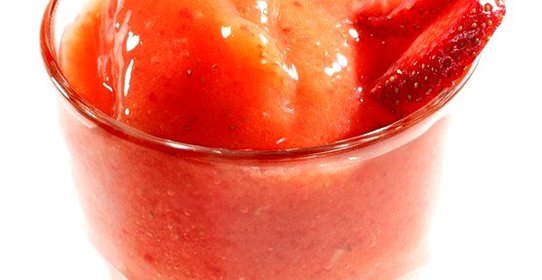 Коктейль из манго и клубники