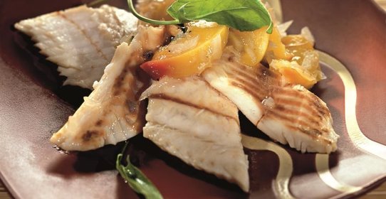 Рыба под персиковым соусом