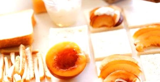 Панини с нектарином и йогуртом