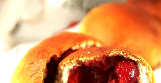 Вишневые булочки