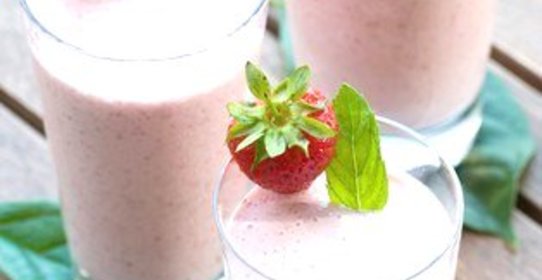 Клубничный смузи с клюквенным соком