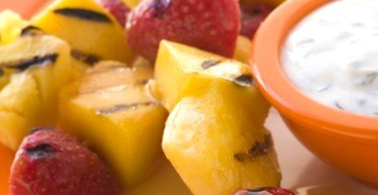 Шашлык из фруктов с лаймовым сиропом