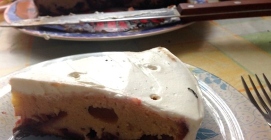 Нутовый пирог со сливами