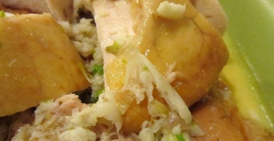 Жареная курица с молочно-чесночным соусом