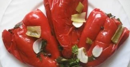 Красный перец в маринаде