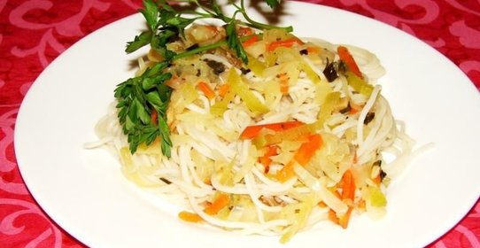 Китайский салат с фунчозой капуста с болгарским перцем