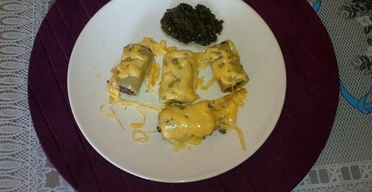 Каннеллони, фаршированные курицей с черносливом, с песто