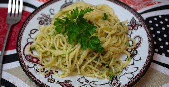 Паста с чесночным соусом