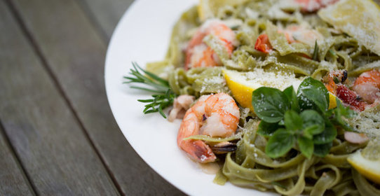 Паста с креветками и пармезаном