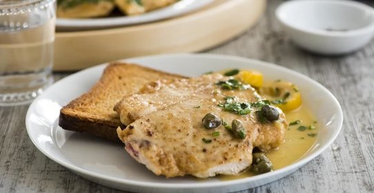 Куриная отбивная с жареным хлебом