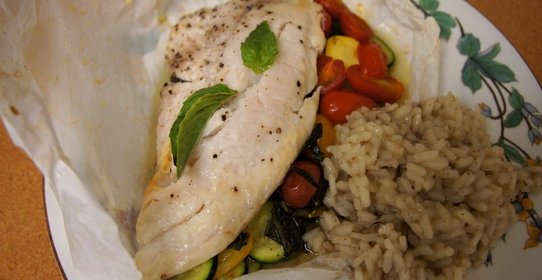 Рыба в пергаменте с овощами